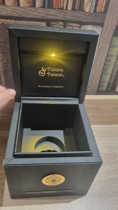 Кутия от парфюм с лампичка