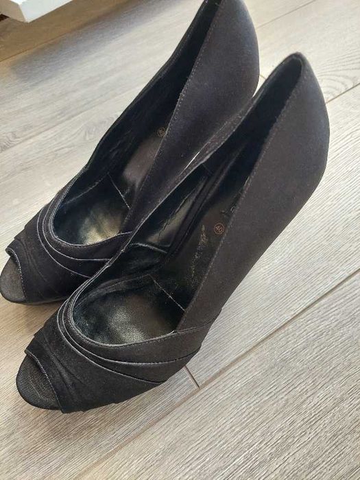 ЕЛЕГАНТНИ Дамски  обувки -НОВИ-последна бройка -40номер
