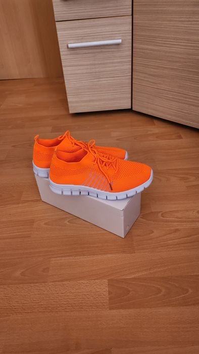 Vand adidasi de femei