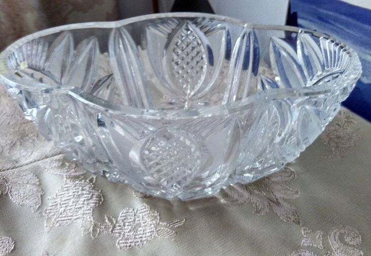 Продаются хрустальные вазы .