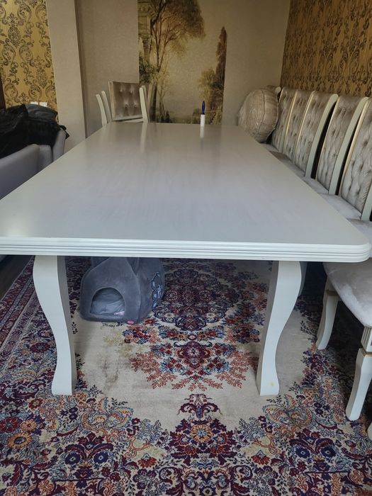 Мебель для гостиной,  стол и 12 стульев