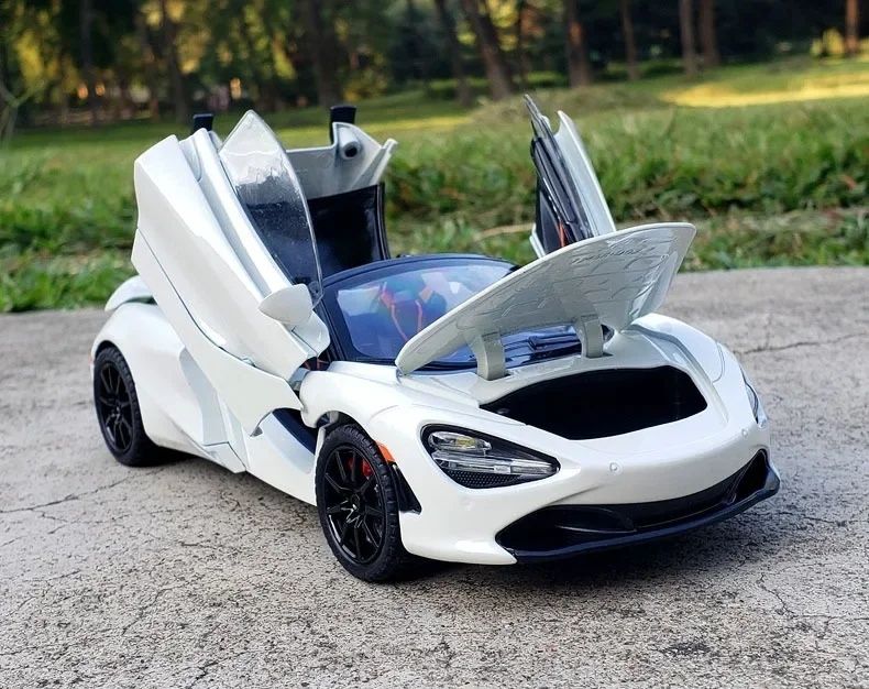 Vand macheta scara 1/24 McLaren 720S cu lumini si sunete