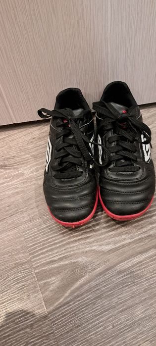 Футболни стоножки Umbro 36 номер