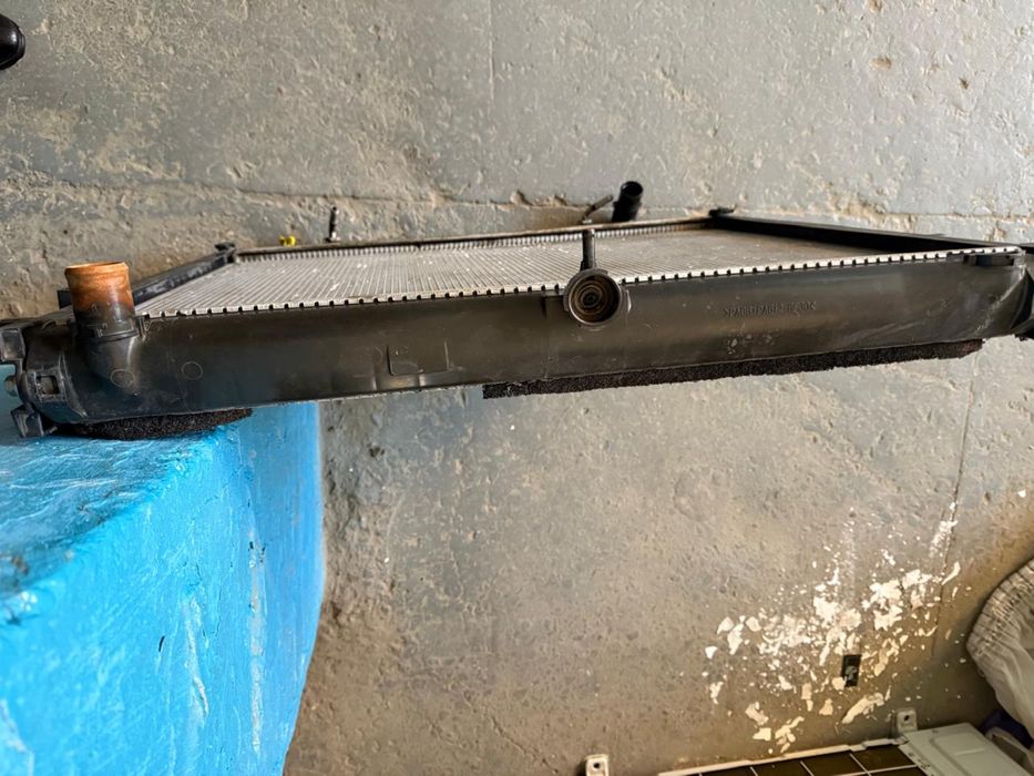 Радиатор на тойота LC 200