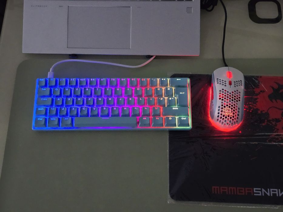 Set Gaming RGB: Tastatură mecanică 60% + Mouse RGB + Mouse Pad