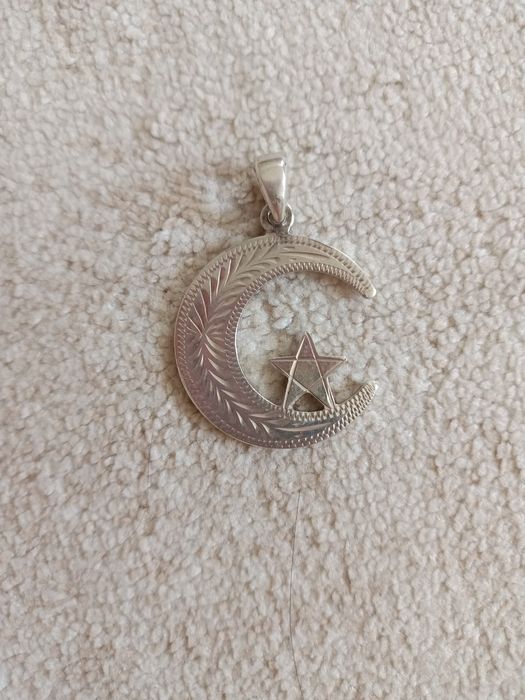 Серебренный кулон сатылады