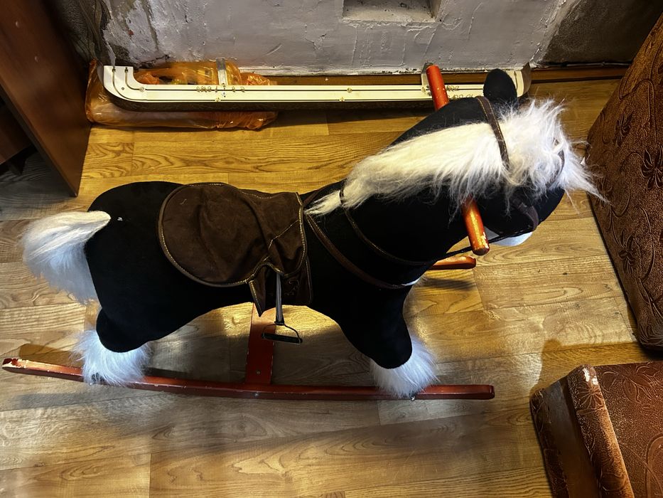 Продам лошадь качалку