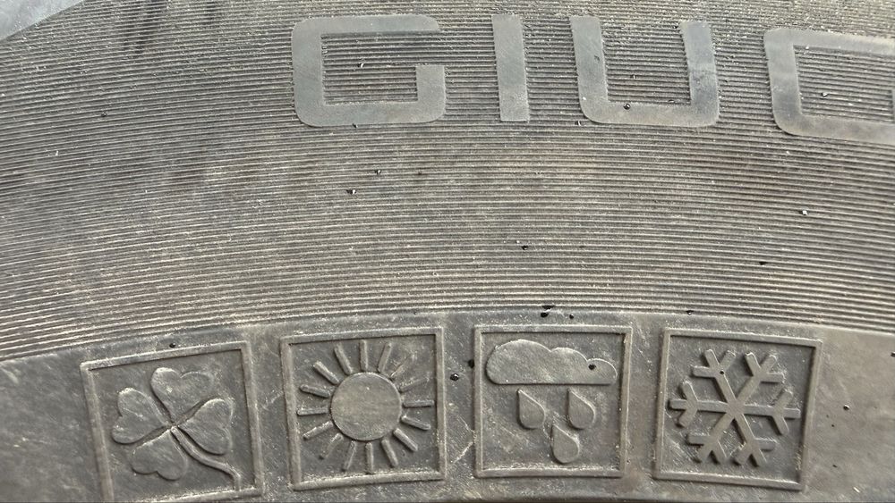 Гуми vredestein 235/55/17