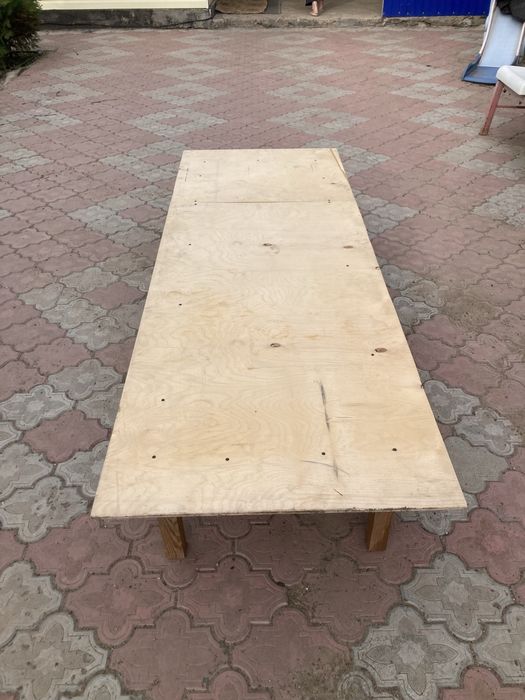 Стол напольный низкий