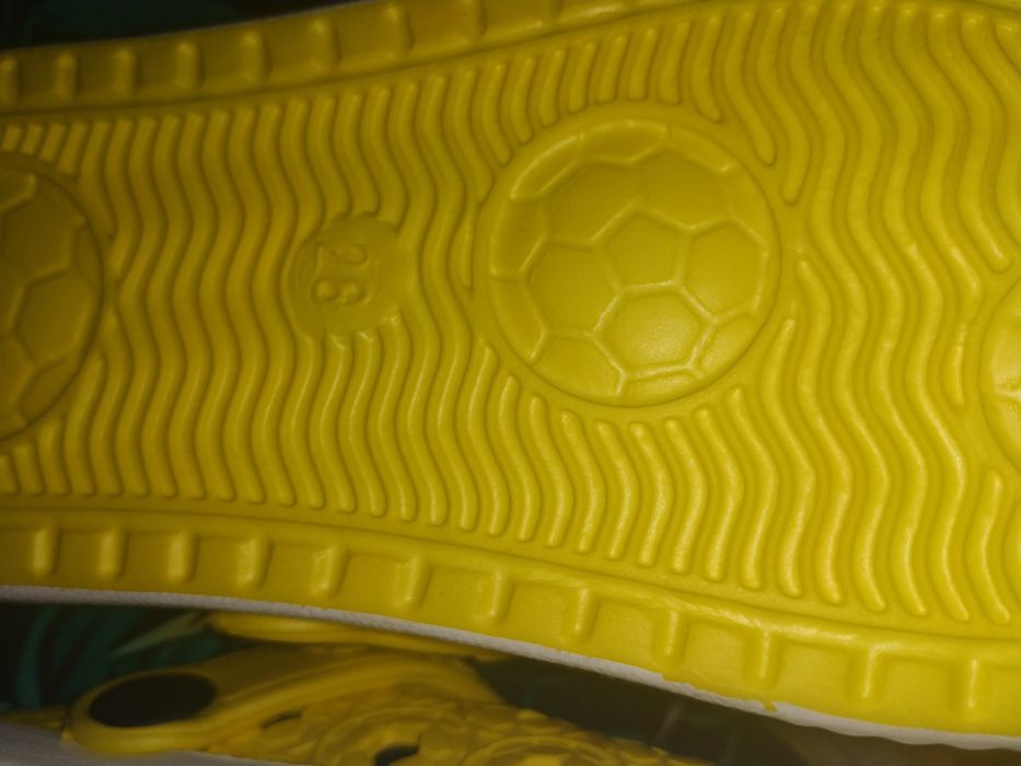 Vând sandale piele naturala și slapi