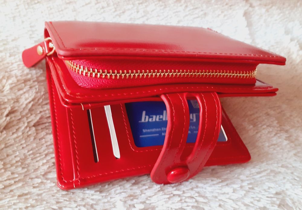 Продавам - Дамско портмоне - ново, червен цвят.