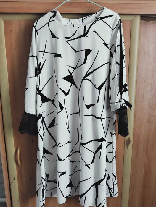 Продам платья разные