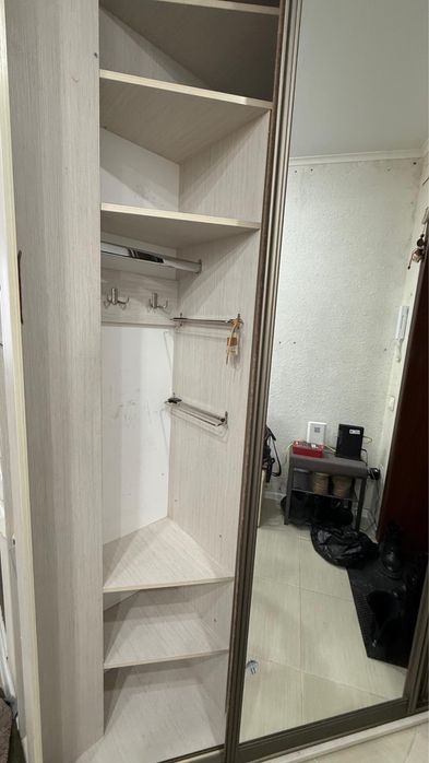 Продам угловой шкаф