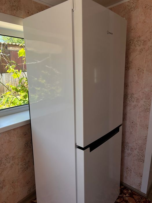 Холодильник Indesit