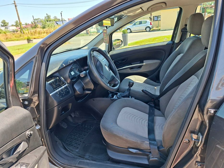 Masina auto Fiat Linea