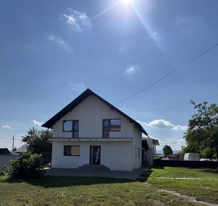 Oportunitate!!! Casa + Doua Hali