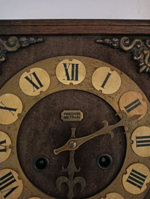 Ceas cu pendul vechi
