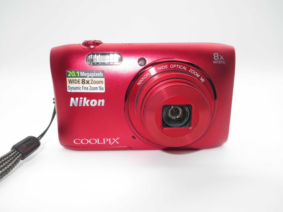 Nikon Coolpix S3600 ултра компактен цифров фотоапарат, червена дигитална камера, в отлично състояние, пълен комплект с нова батерия, работи перфектно!