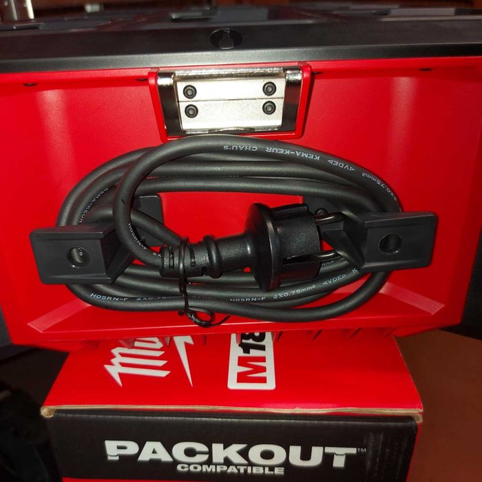 ПРОМОЦИЯ.Milwaukee M18 PRCDAB+-0 PackOut акумулаторно радио
