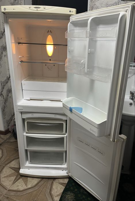 Продам холодильник