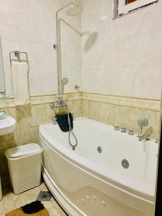 kvartira sotiladi 13 kv Navastroyka