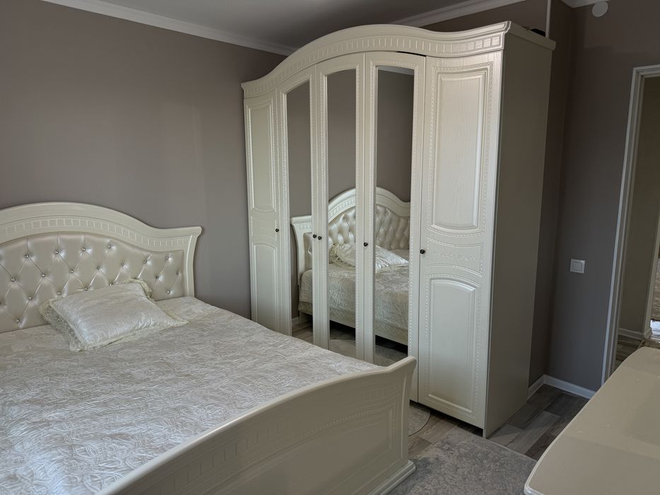 Срочно продам спальный гарнитур!