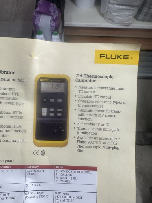 Fluke 714 Thermocouple Calibrator — калибратор термопар.