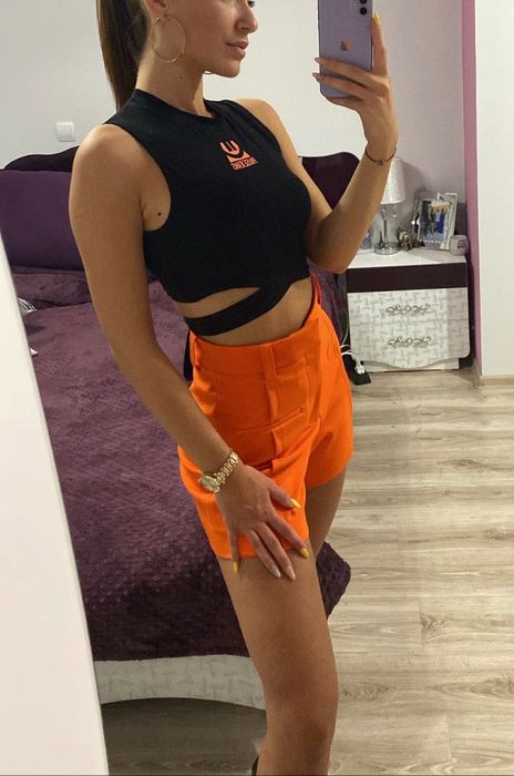 Къс топ Pause Jeans и къси гащи Zara