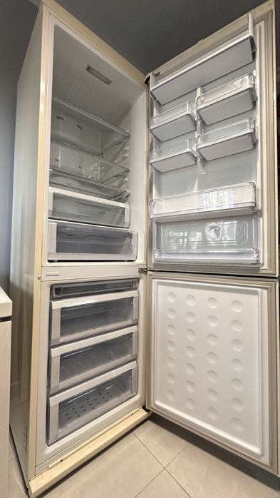 Холодильник Samsung