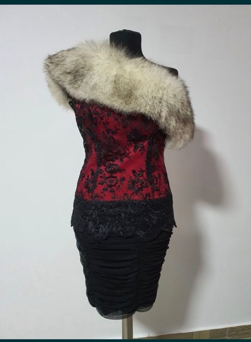 Rochie din  dantela neagra franțuzească cu  tull fronsat ;