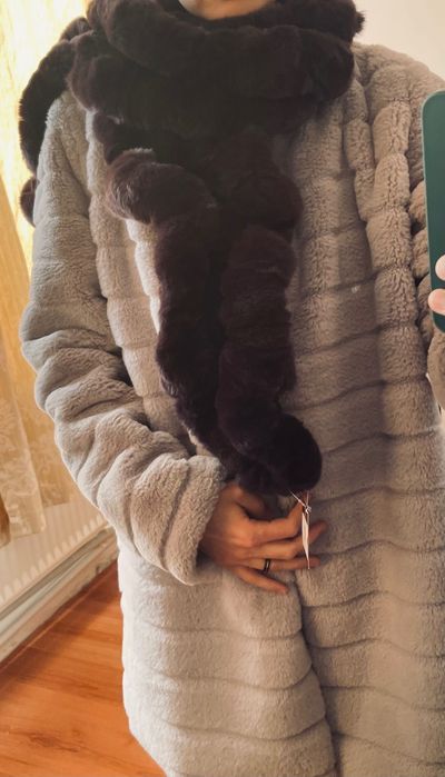 Fular din blană de iepure, nou, cu eticheta, brand (Victoria X. Wang)