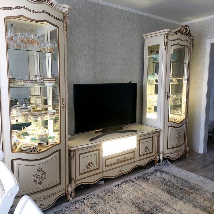 Продам гостиную в зал, в столовую с подсветкой