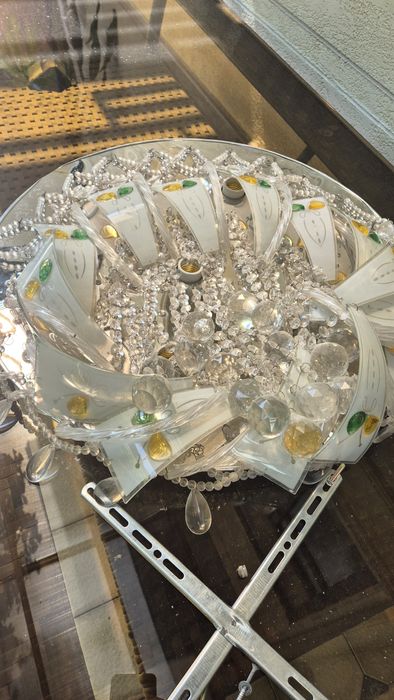 Продам б/у люстру в отличном состоянии