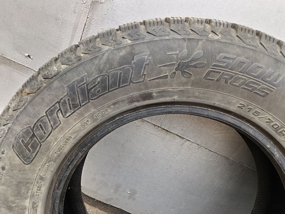 Продам комплект шин 215/70/R16