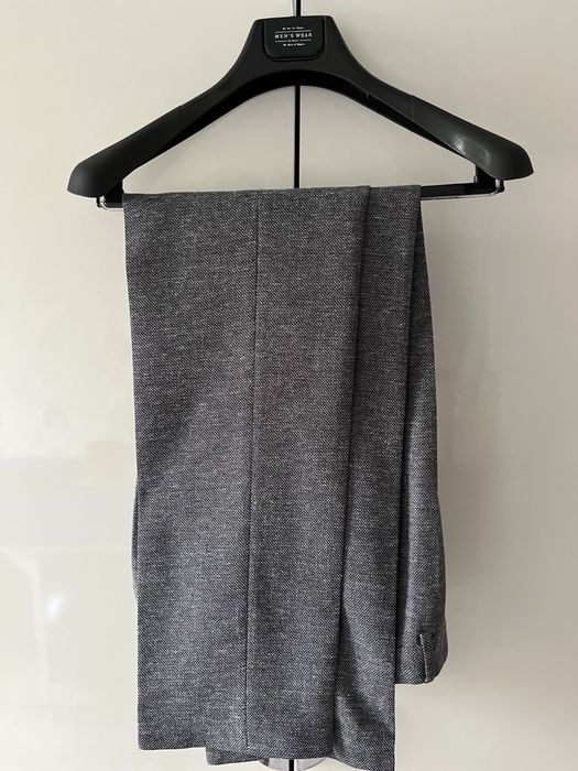 Мужской серый костюм