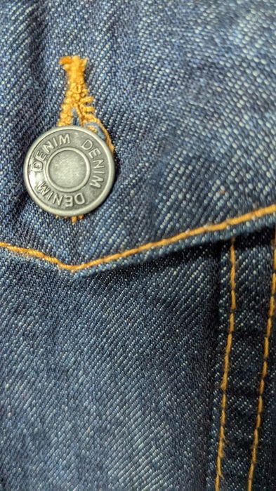 Geaca de blugi ca nouă purtata de cîteva ori este potrivită pentru cineva cu  înalțimea de 1.75 .preț 80 llei prețul este fix