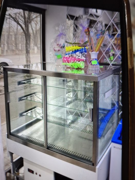 Кондитерски холодильник