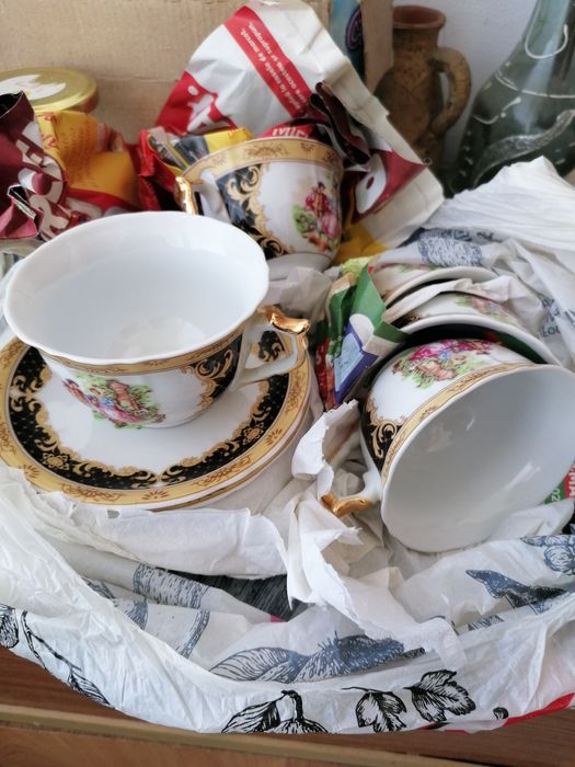 Vînd 3 seturi cafea pentru vitrină 100lei