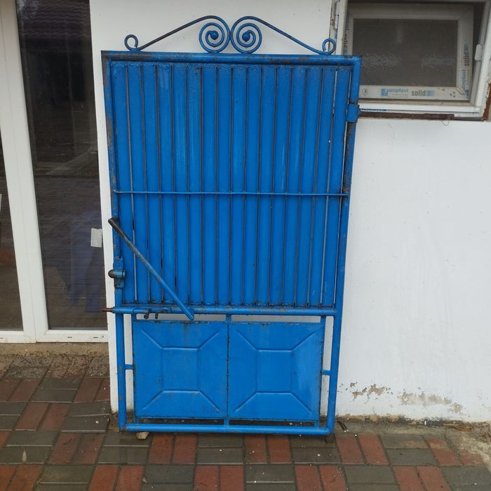 Poartă fier albastru