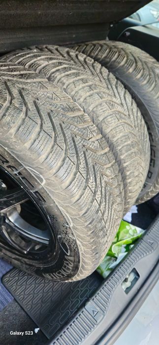 Гуми с джанти в много добро състояние