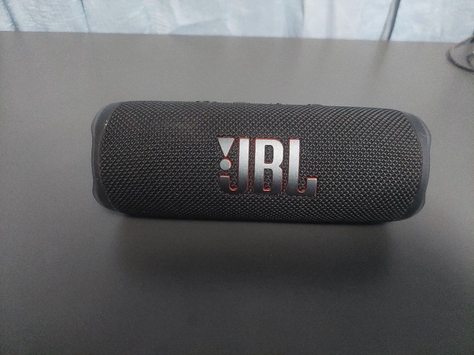 Vând boxă JBL Flip 6