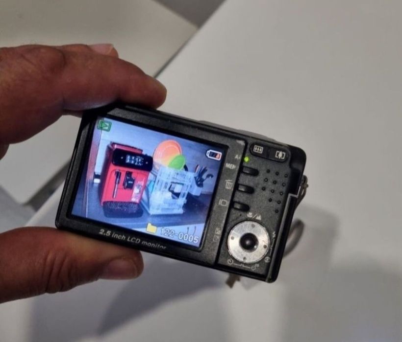 Aparat foto  - camera digitala fara accesorii