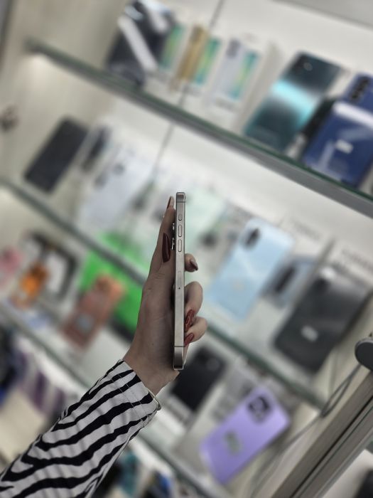 Humor GSM oferă spre vânzare / iPhone 15 Pro Max / 256 GB / Natural Titanium / Baterie 88% / Garanție 12 luni / Rate