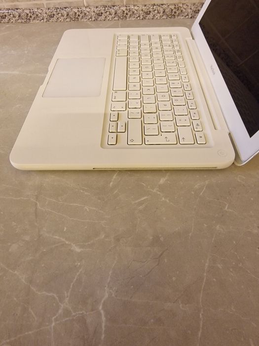 De vânzare macbook an 2009 funcțional cu alimentare originala
