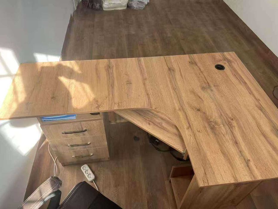 Кеңсе үстелі, жап-жаңа