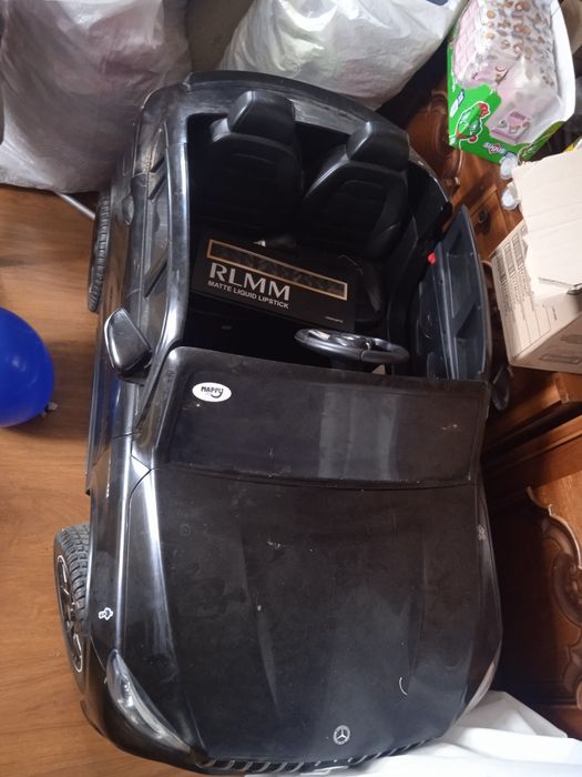 Vând mașinuță electrica culoare negru