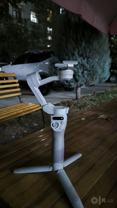 СРОЧНО продам Стабилизатор DJI Osmo Mobile SE