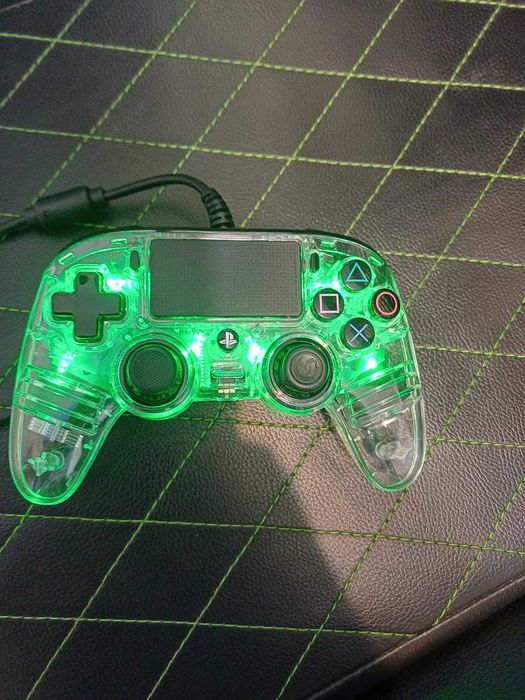 Конзола PS4, четири игри и два джойстика