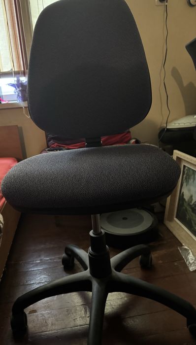 Въртящ стол за компютър