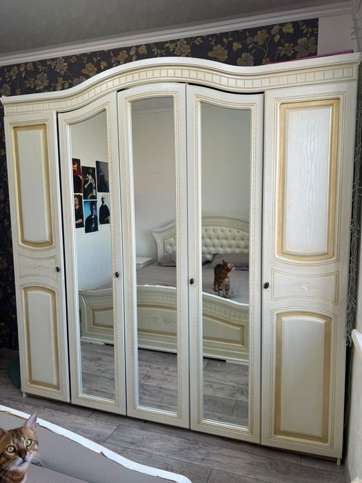 Продам спальный гарнитур